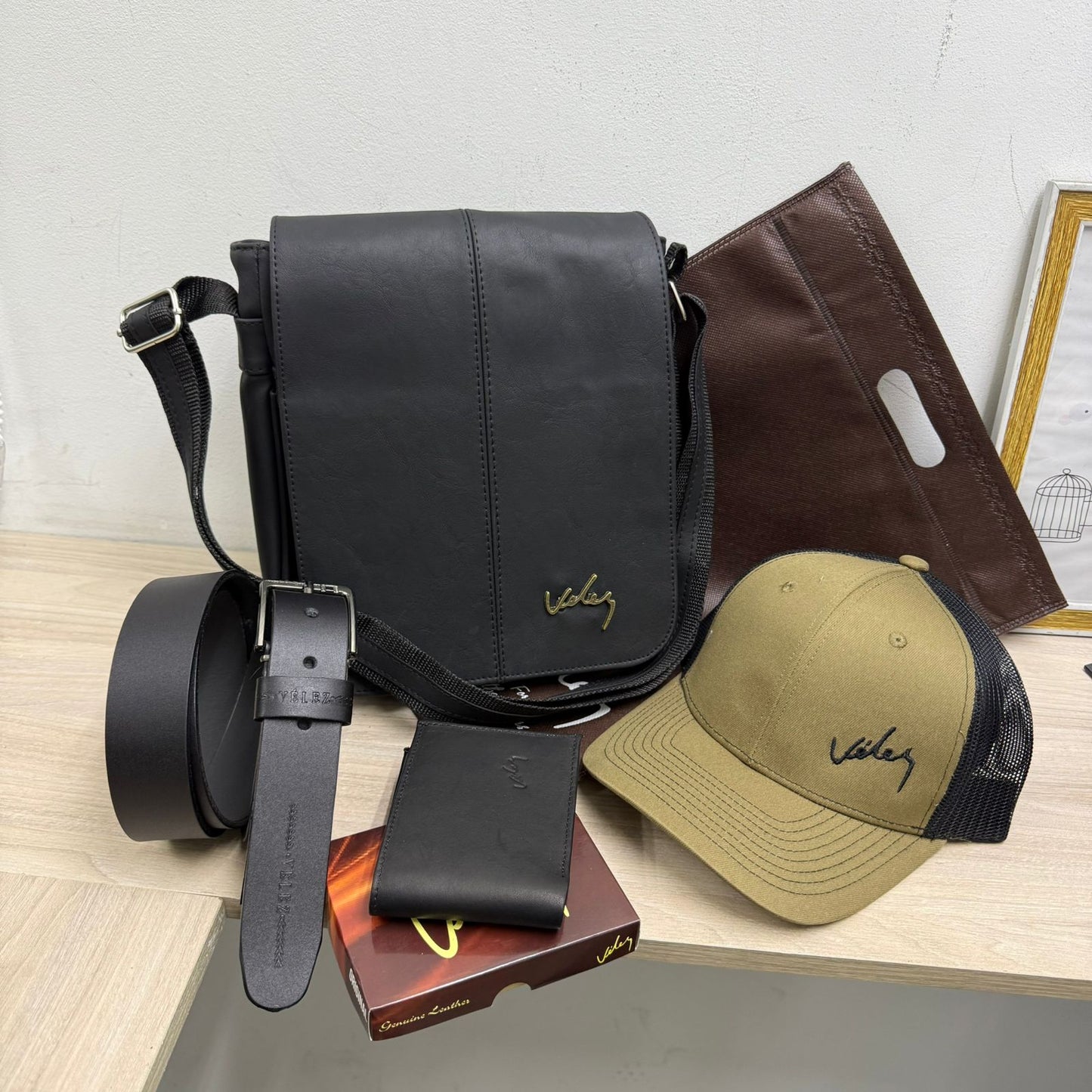 TRIO VELEZ LARRY INCLUYE GORRA